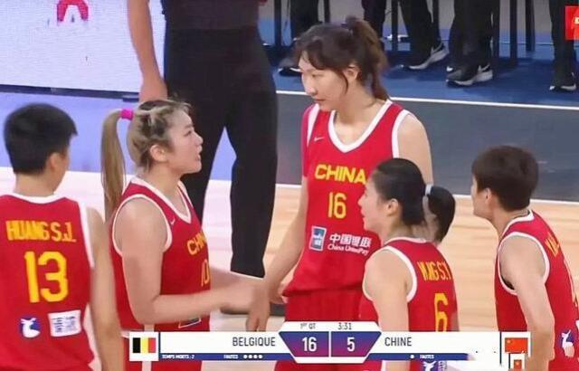 大舞台-李月汝归来独木难支！中国女篮热身再败：仅2胜10负